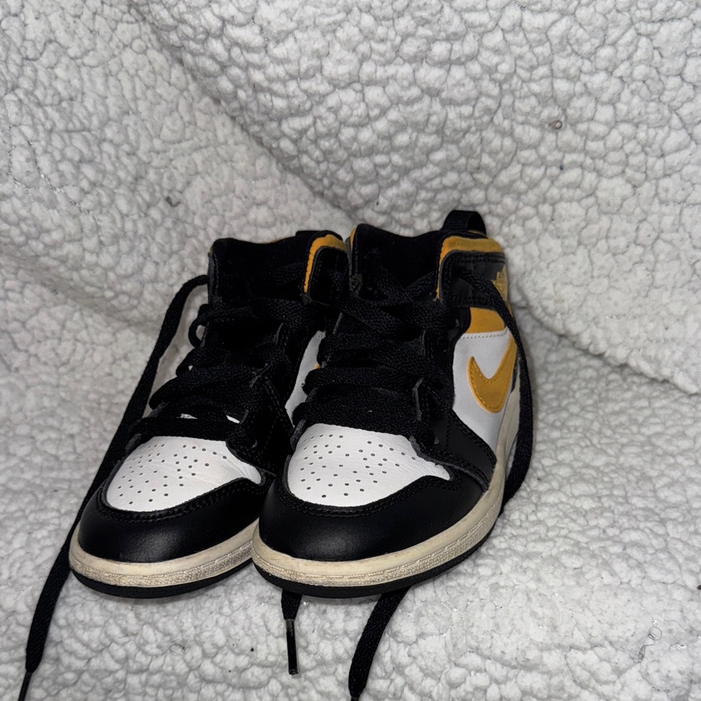 Nike Kids Black and White Sneakers with Yellow Accents